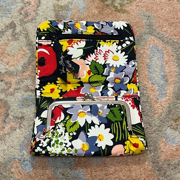 Vera Bradley Women's Wallet in Retired Pattern Poppy Fields ❤️🖤 - Picture 3 of 11